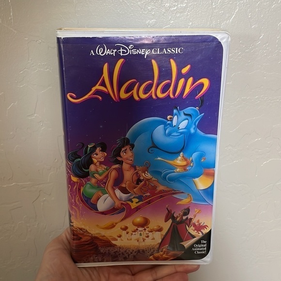Disney Classic Aladdin VHS Tape Vintage Collectable. - Picture 2 of 16